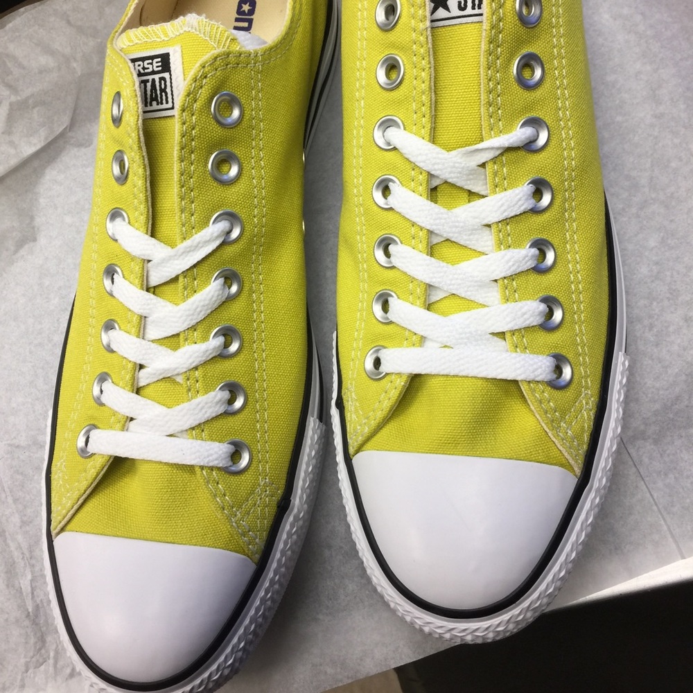 Authentic Converse - Picture 3 of 4